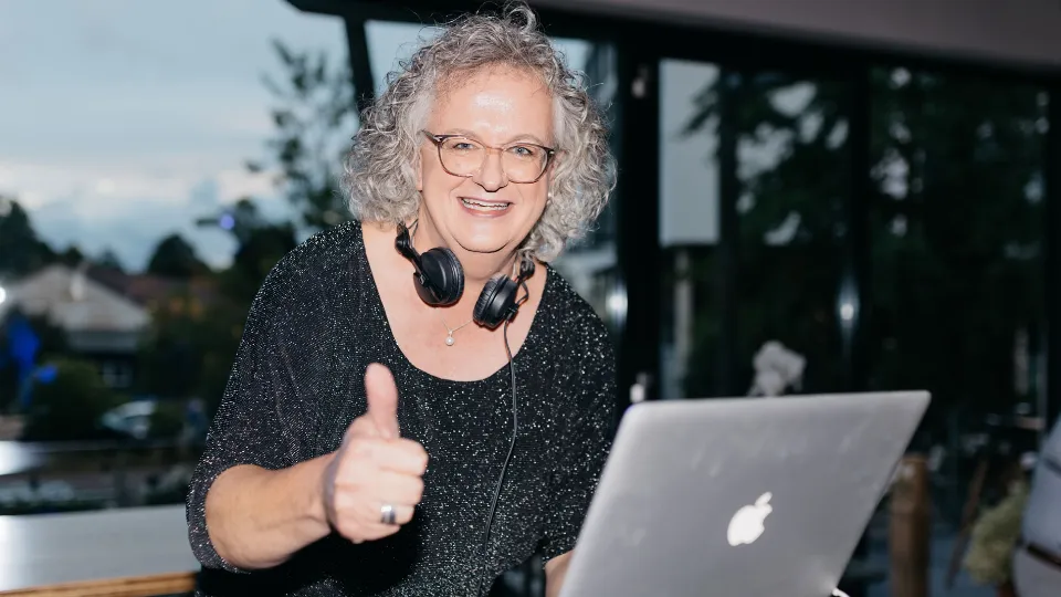 DJ Laura